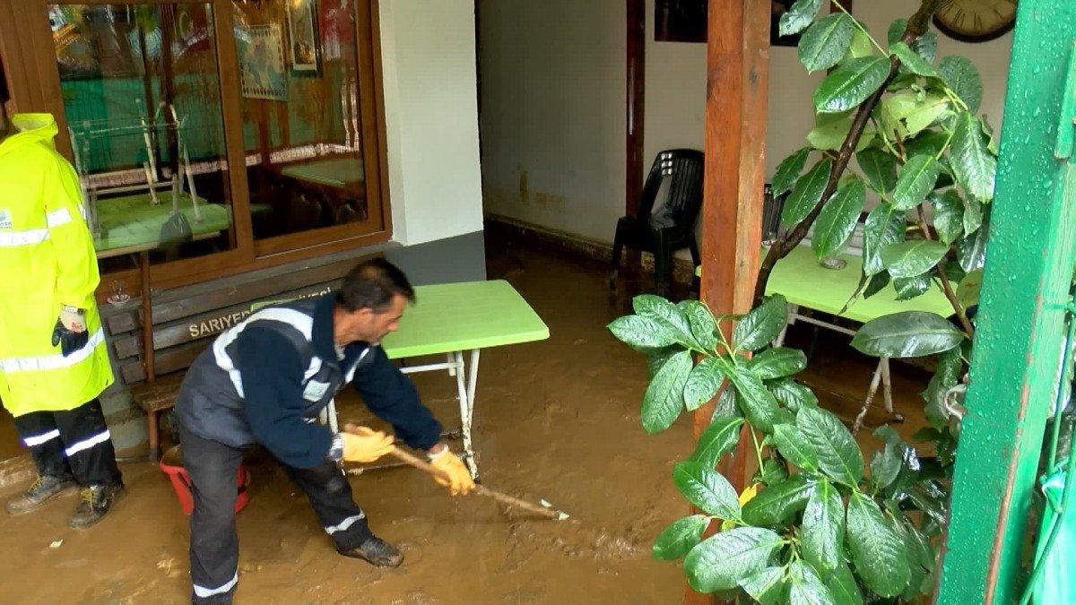 Sarıyer'de cami ve iş yerlerini su bastı