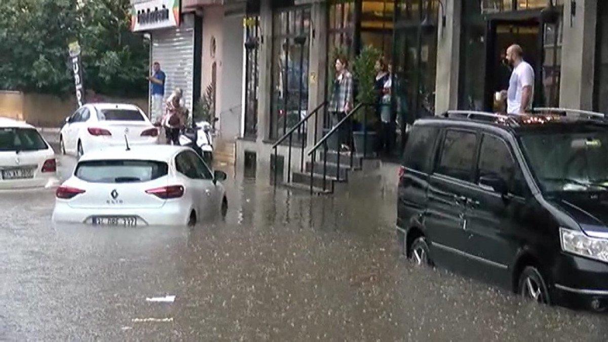 İstanbul'da kuvvetli yağış başladı: Maltepe sular altında