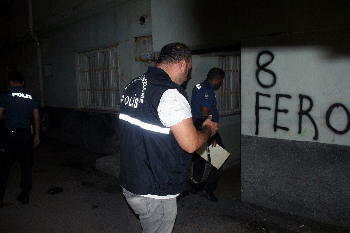 Adana’da arkadaşını silahla ağır yaralayıp kaçtı