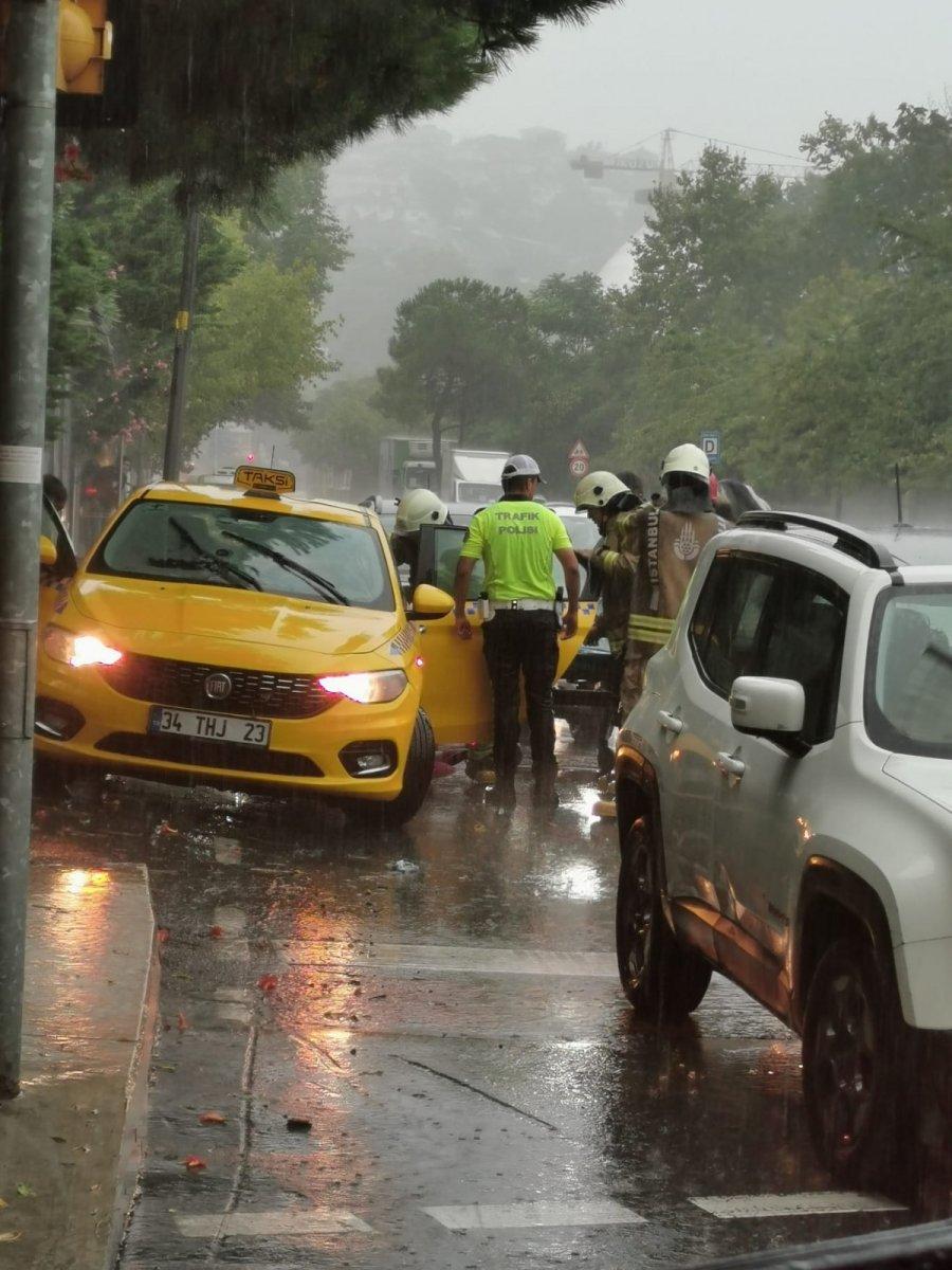 Sarıyer’de hastaneyi su bastı, hastalar tahliye edildi