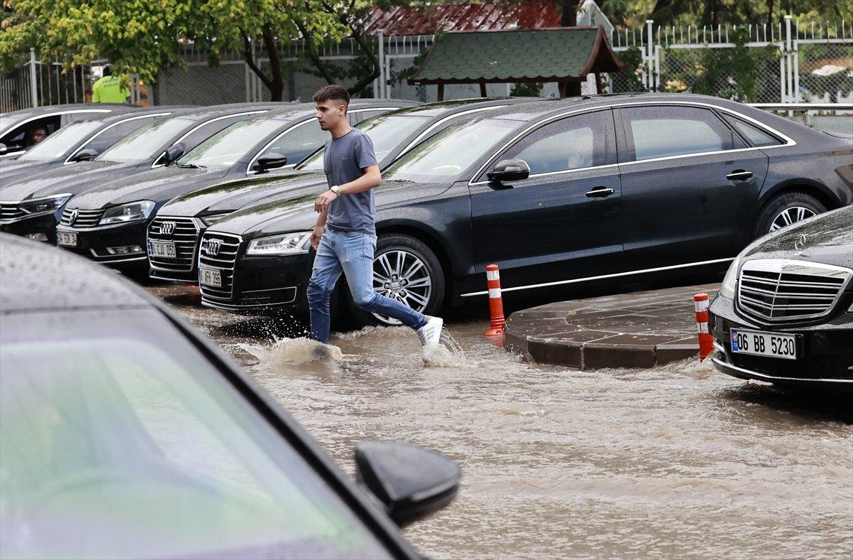 Ankara'da şiddetli fırtına ve sağanakta 1 can kaybı