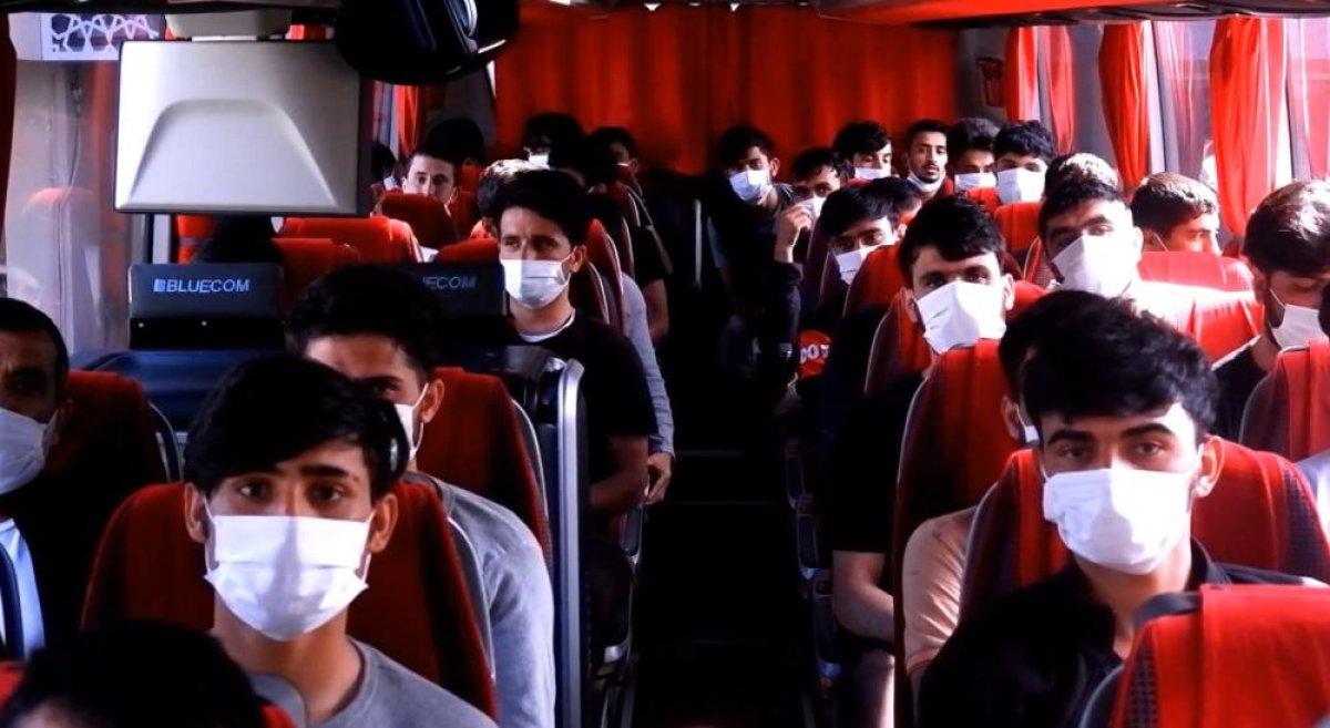 Edirne'de 110 yabancı uyruklu göçmen sınır dışı edildi