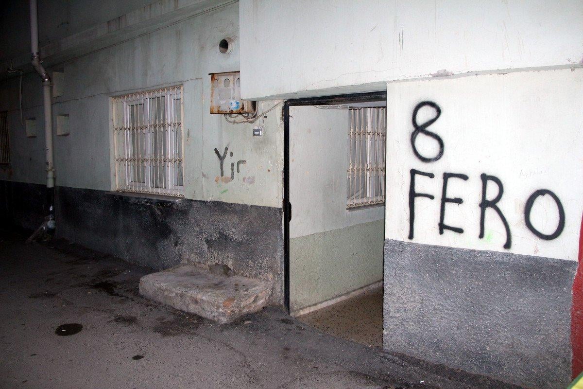 Adana’da arkadaşını silahla ağır yaralayıp kaçtı