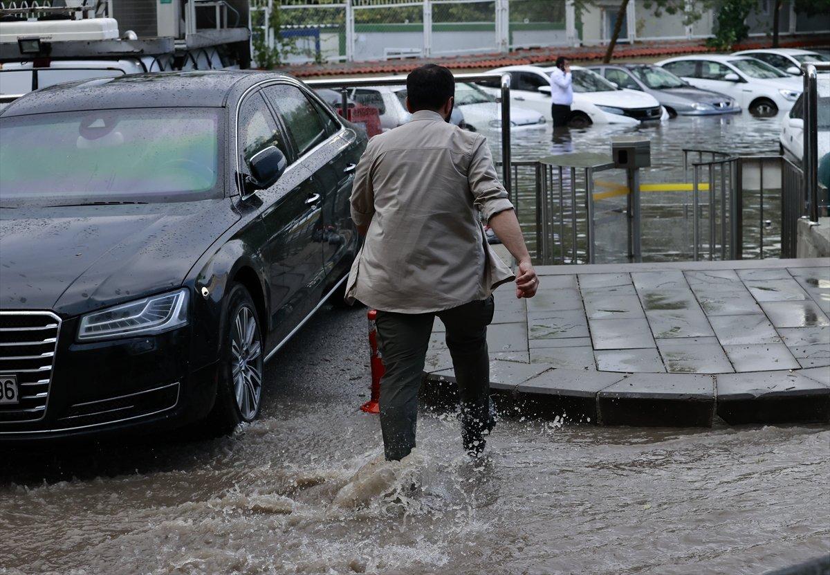 Ankara'da şiddetli fırtına ve sağanakta 1 can kaybı