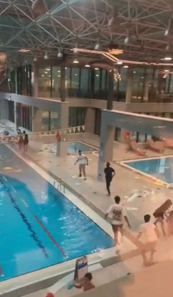 Beykoz’da spor salonunun çatısı yağışa dayanamayıp çöktü