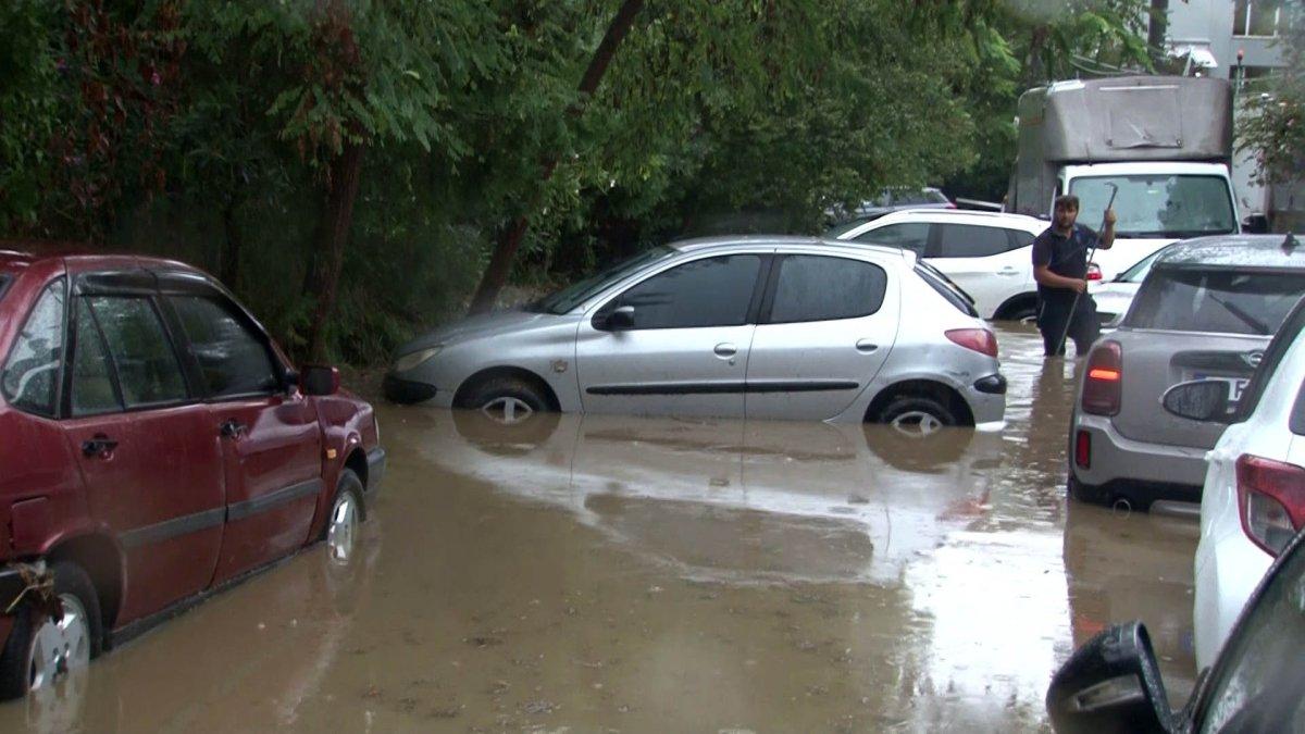Sarıyer’de hastaneyi su bastı, hastalar tahliye edildi