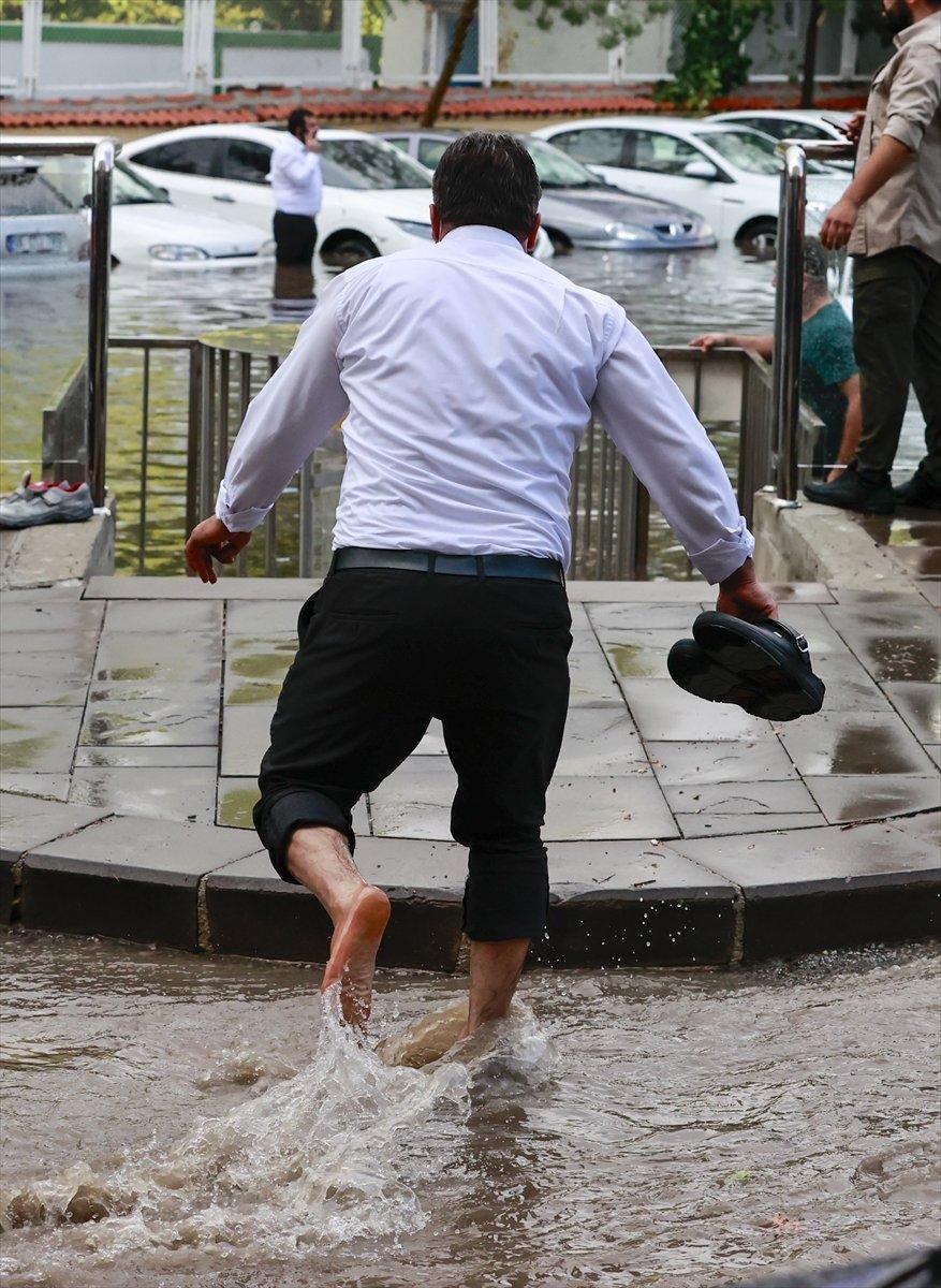 Ankara'da şiddetli fırtına ve sağanakta 1 can kaybı