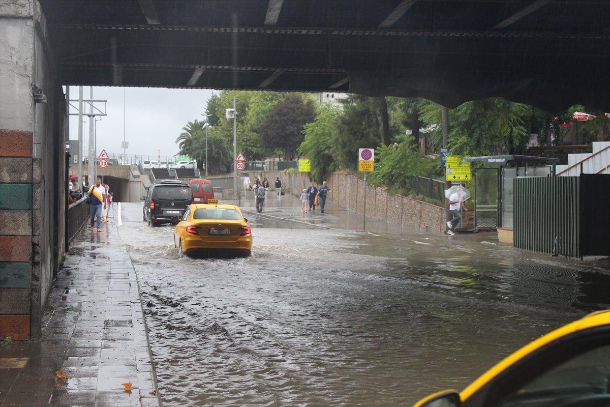 Sarıyer’de hastaneyi su bastı, hastalar tahliye edildi