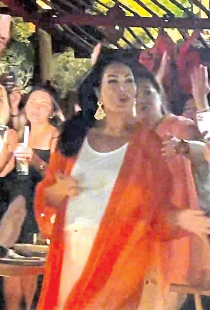 Türkan Şoray 'Türkan' şarkısıyla coştu