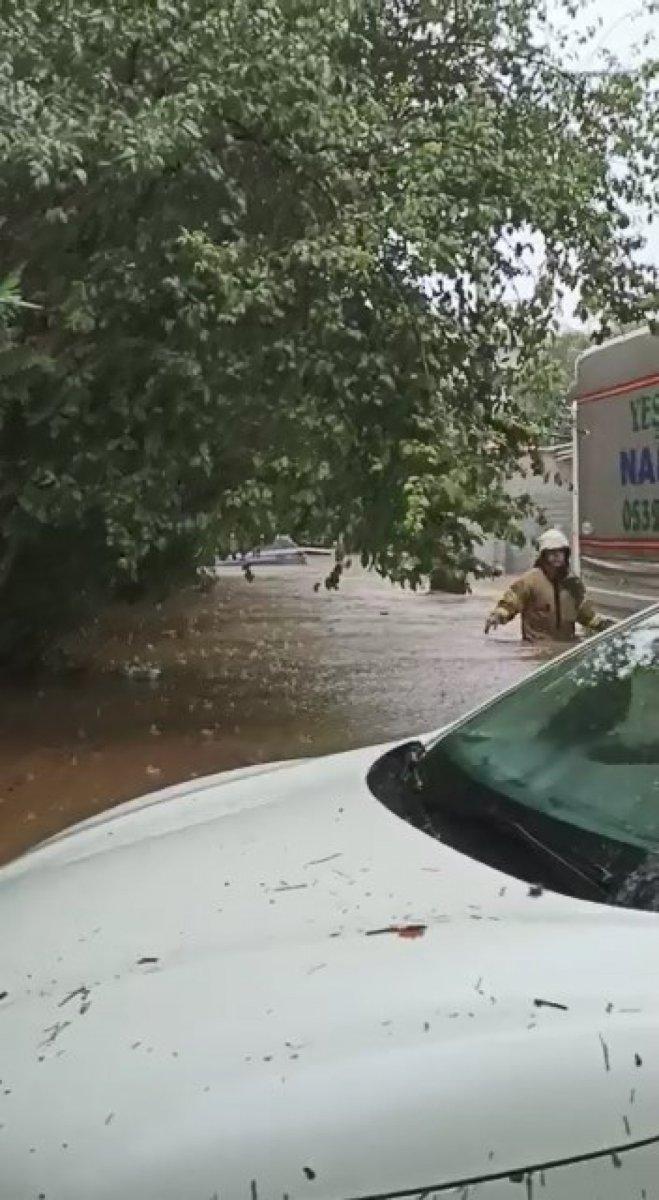 Sarıyer’de hastaneyi su bastı, hastalar tahliye edildi