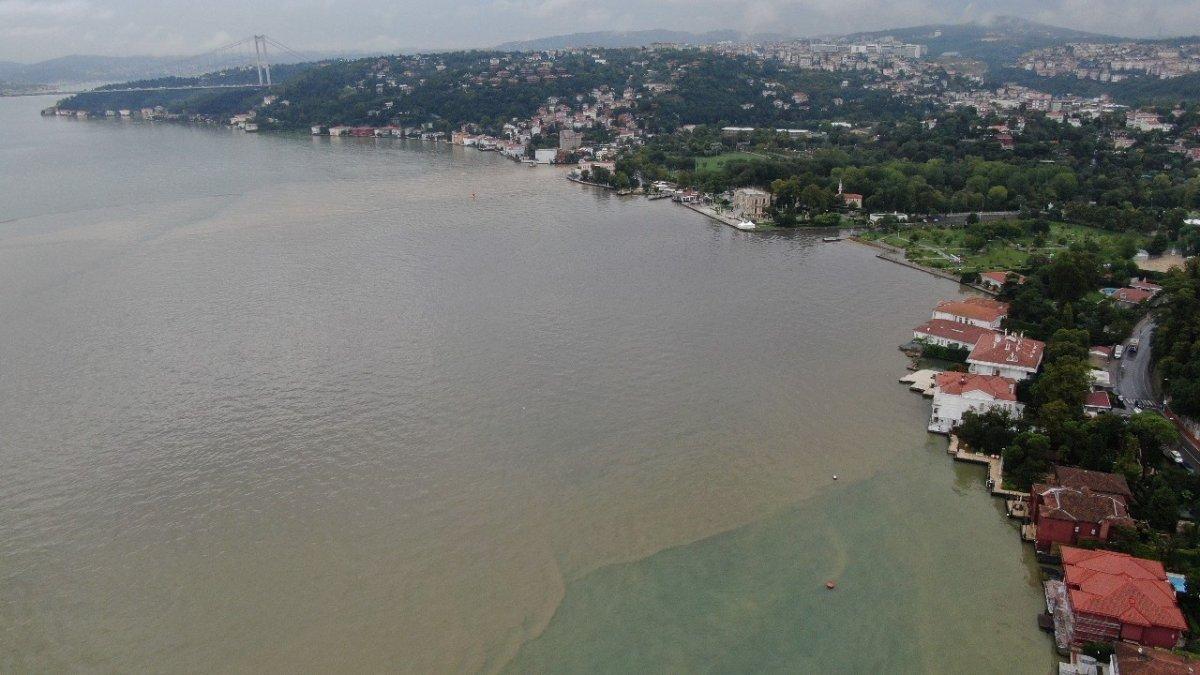 Sağanak yağış sonrası İstanbul Boğazı çamura bulandı