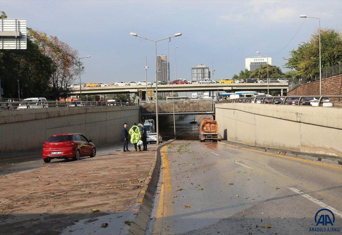 Ankara'da şiddetli fırtına ve sağanakta 1 can kaybı