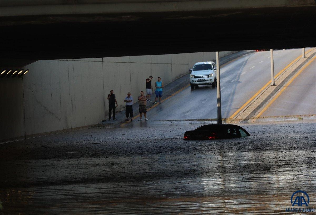 Ankara'da şiddetli fırtına ve sağanakta 1 can kaybı