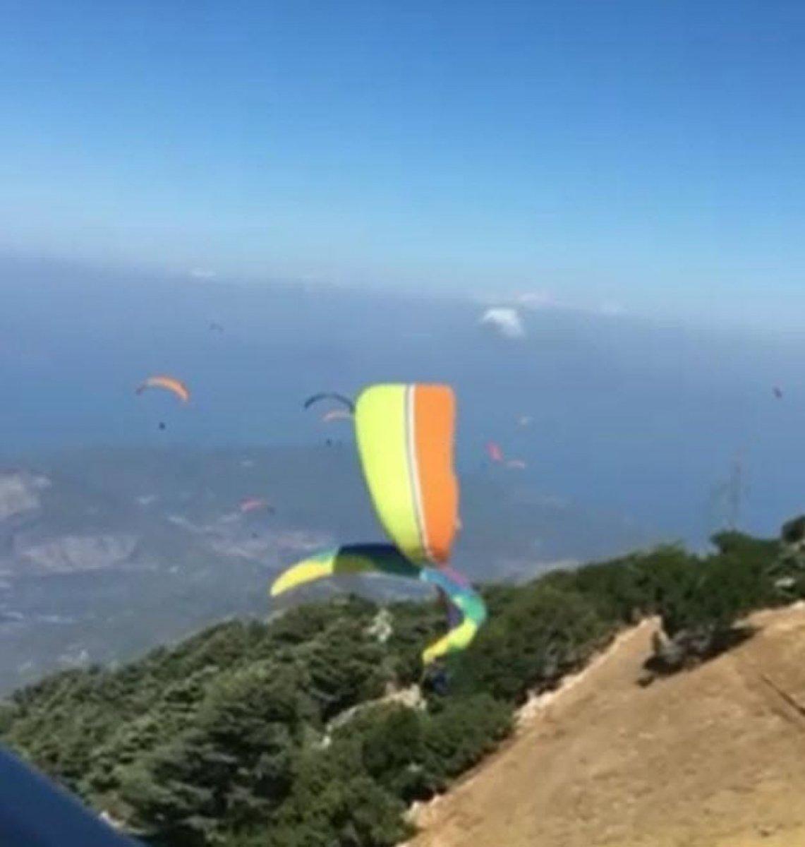 Muğla’da paraşüt kazası: Havada birbirlerine dolandılar
