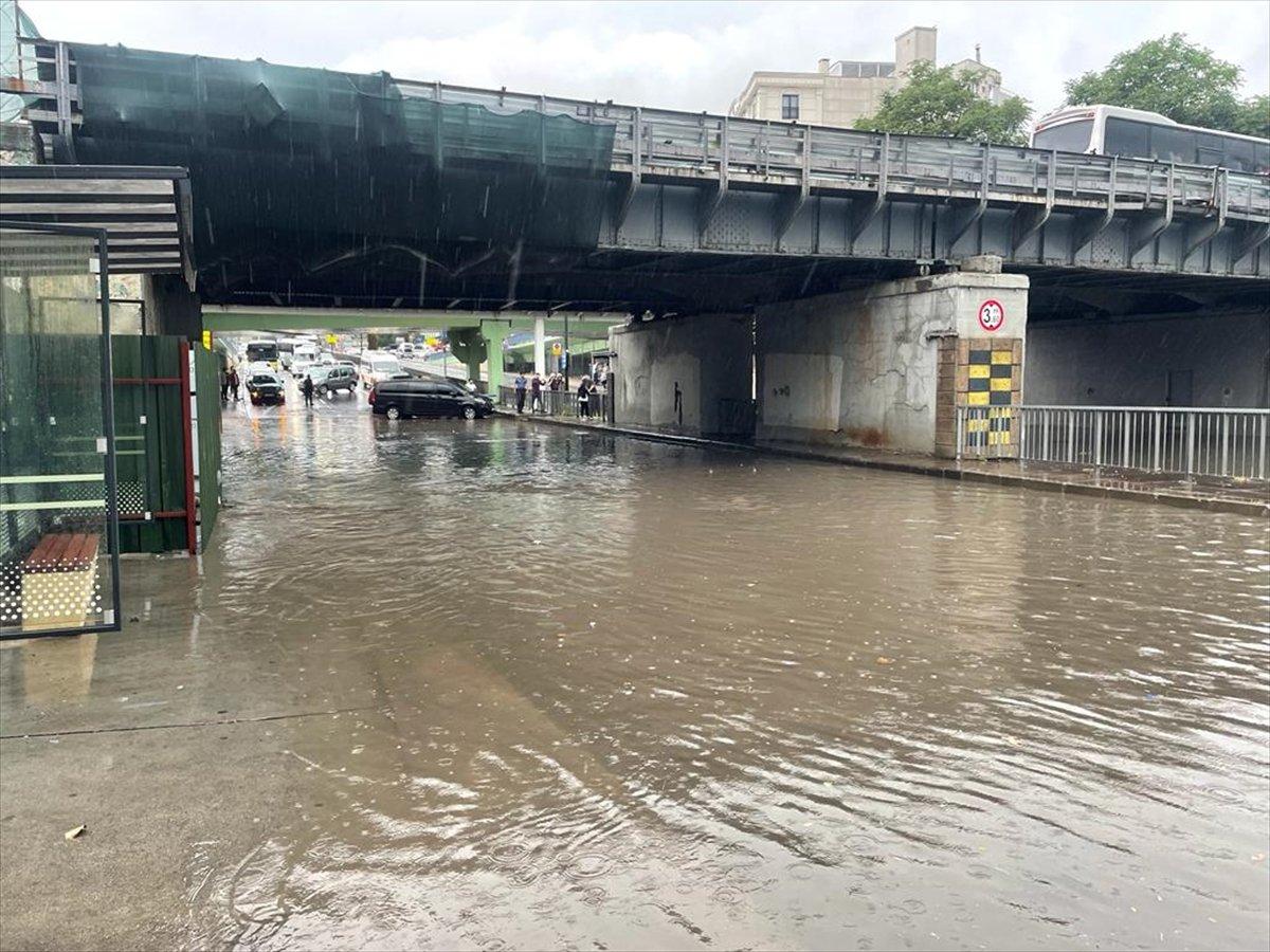 Sarıyer’de hastaneyi su bastı, hastalar tahliye edildi
