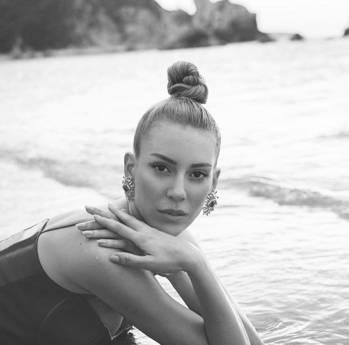 Annesi Sinem Kobal'ın küçüklüğünü paylaştı