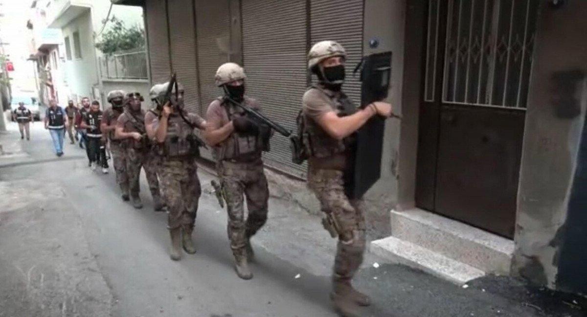 İzmir’de tefeci şebekesine helikopter destekli operasyon düzenlendi