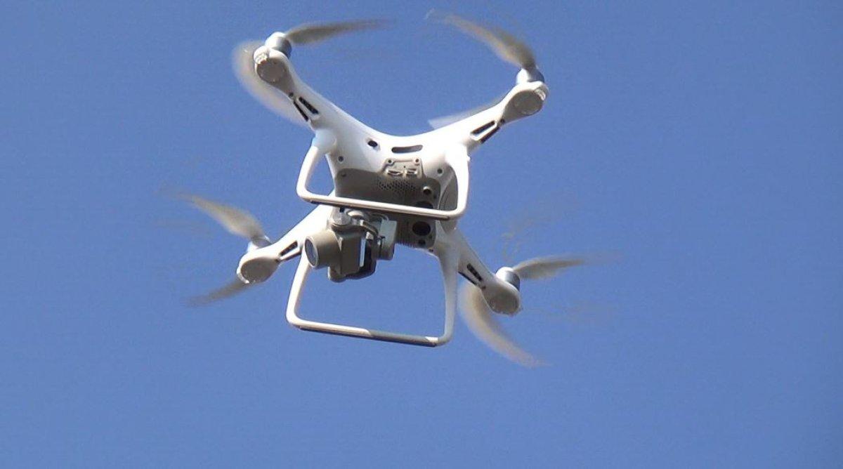 Tekirdağ'da maaş eylemi yapan belediye işçileri, gizli çekim yapan drone'u yuhaladı