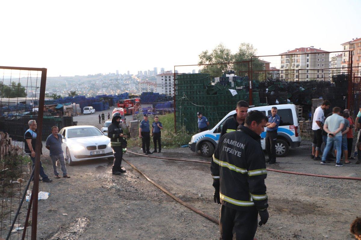 Samsun'da halde yangın: Ahşap kasalar küle döndü