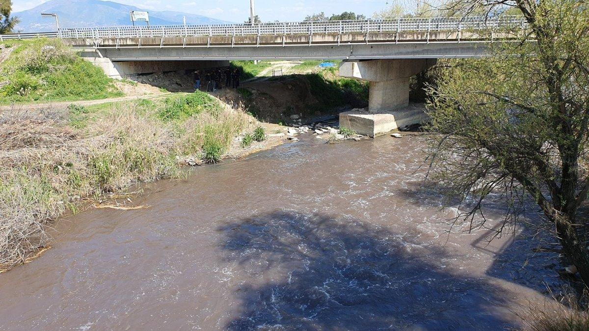 Aydın'da atıyla nehre giren genç, kayboldu