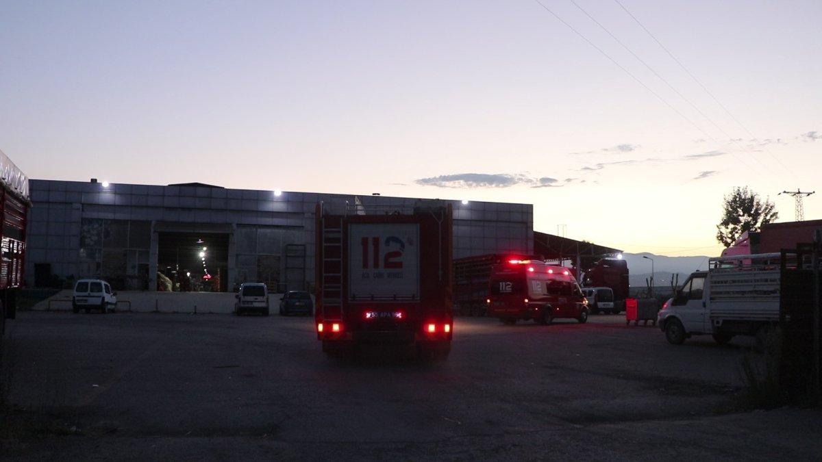 Samsun'da halde yangın: Ahşap kasalar küle döndü