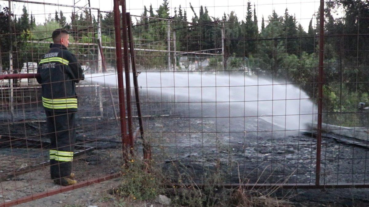 Samsun'da halde yangın: Ahşap kasalar küle döndü