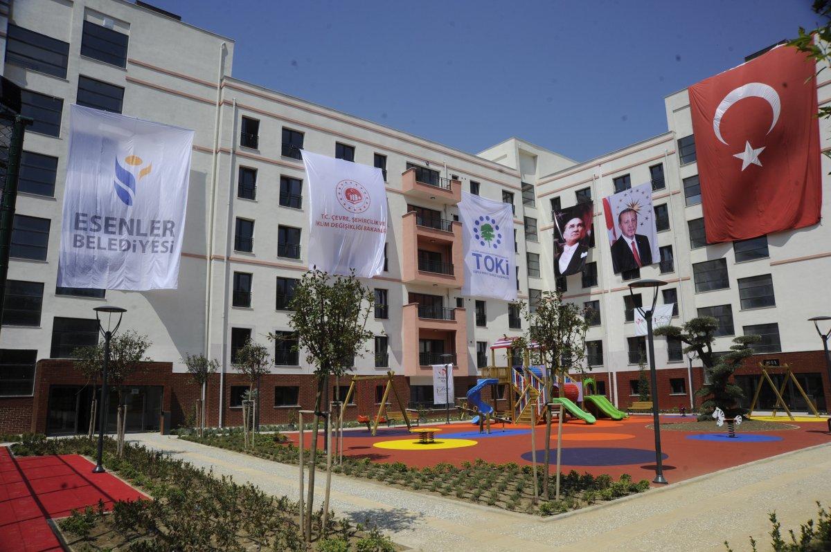 Esenler sakini, dönüşümü tamamlanan evlerinin heyecanını yaşıyor