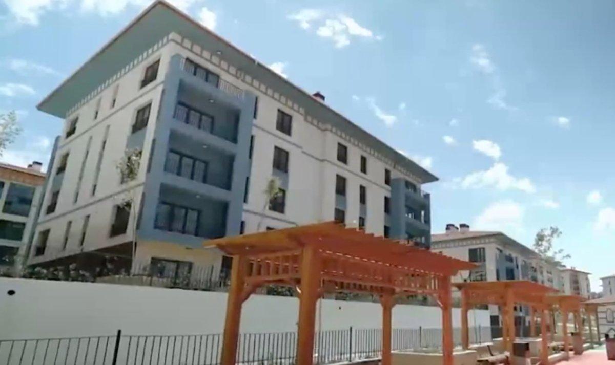 Esenler sakini, dönüşümü tamamlanan evlerinin heyecanını yaşıyor