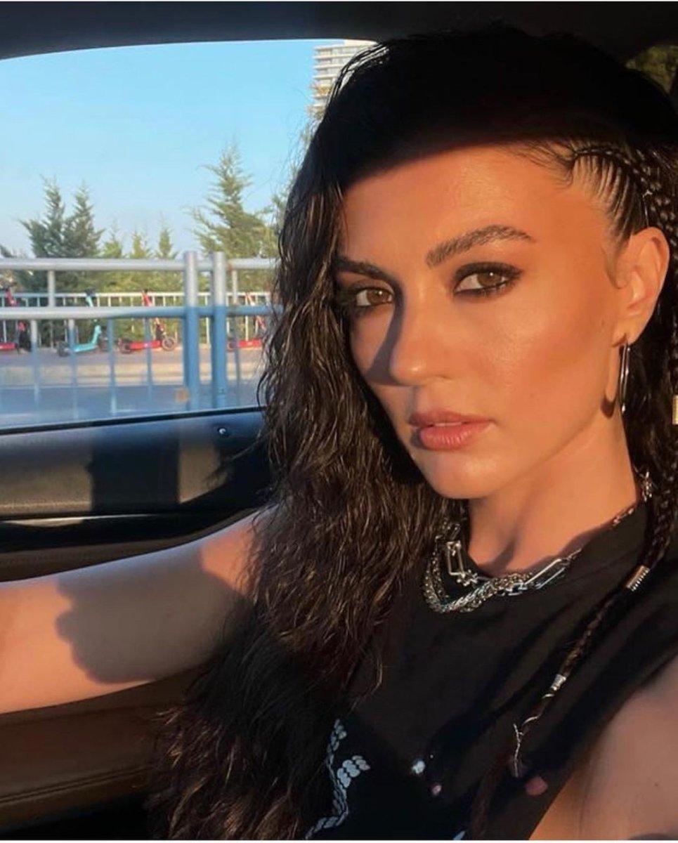 Burcu Özberk'in yeni imajı