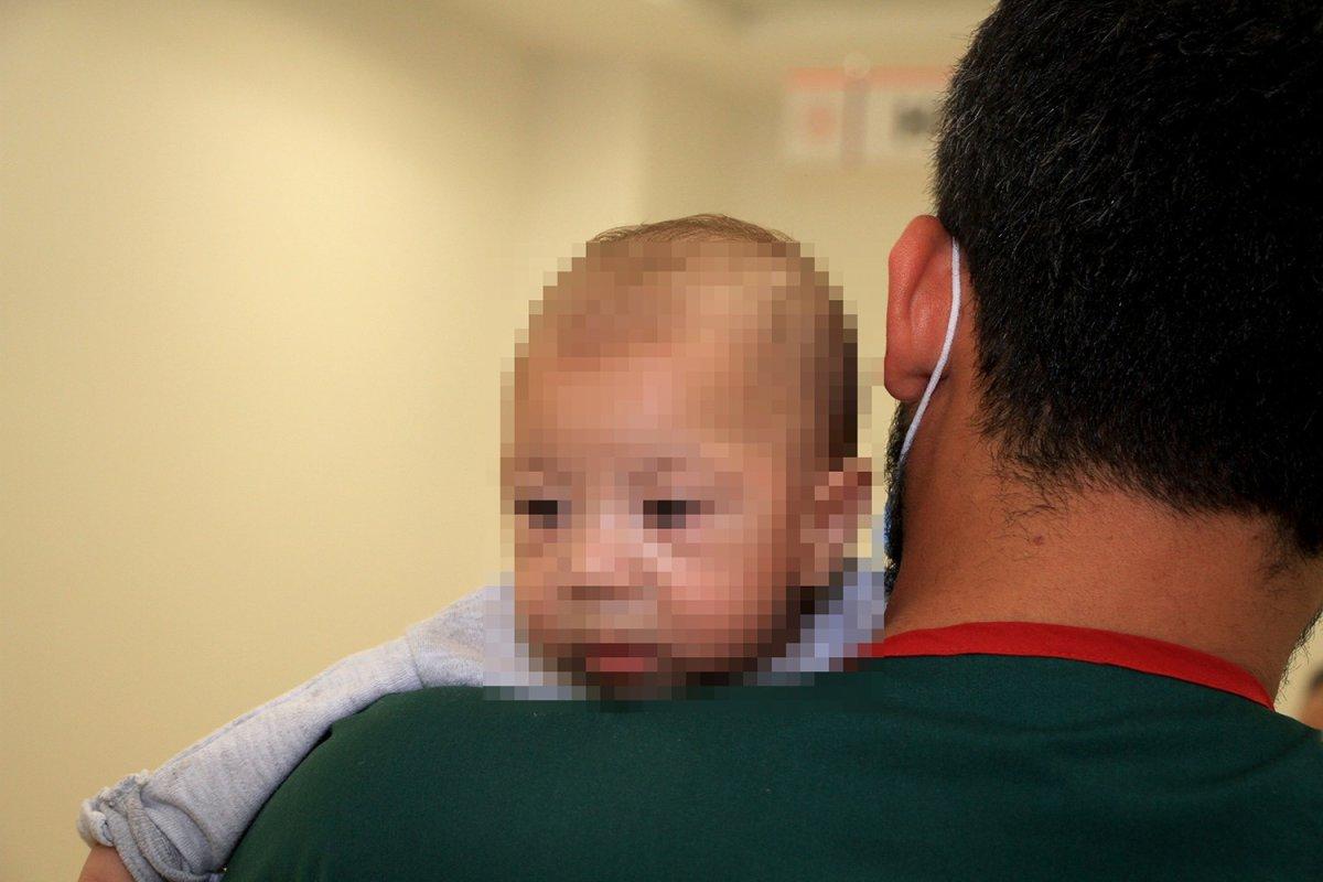 Manisa'da baba, eşini bıçakladıktan sonra çocuğunuda hastaneye bırakıp kaçtı