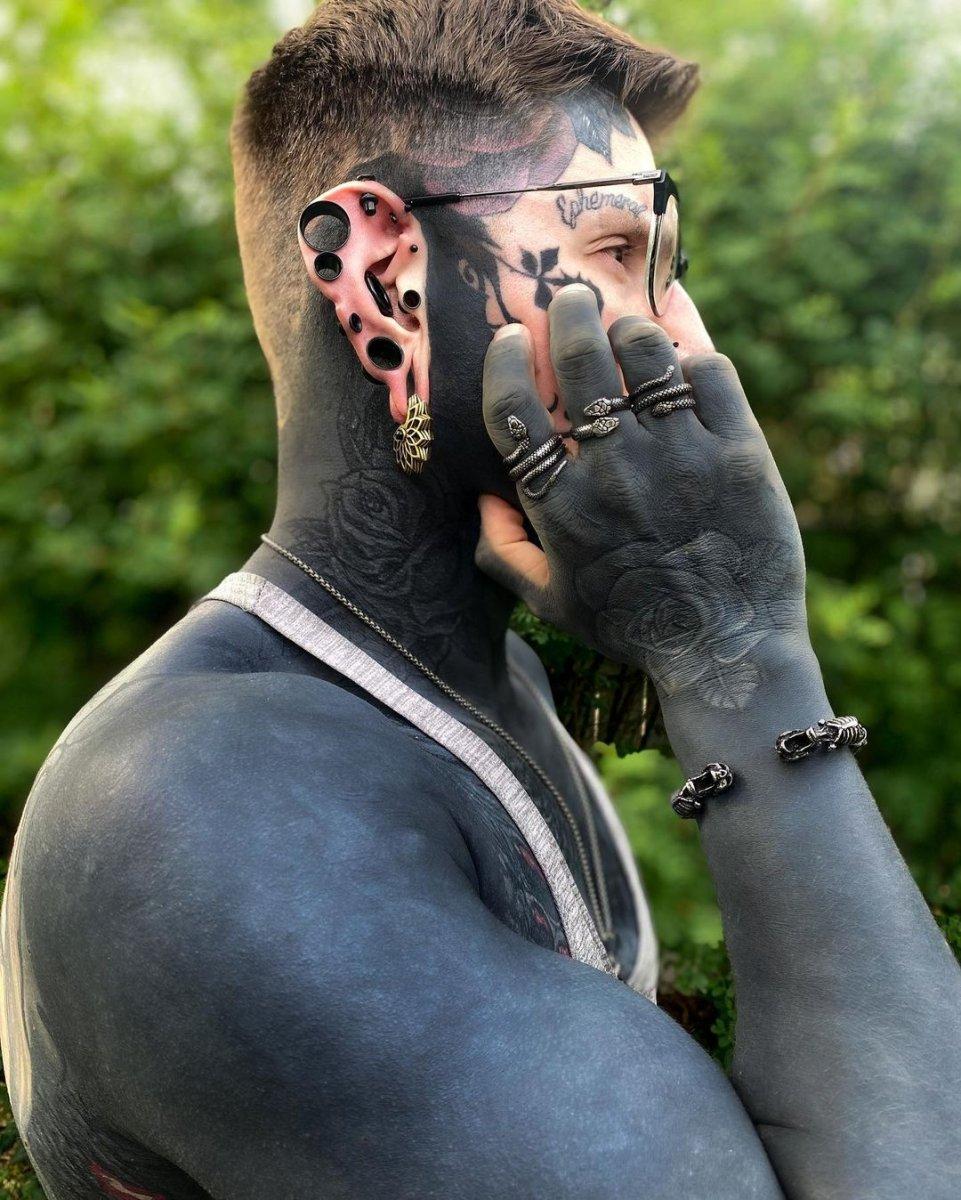 Kanadalı Remy, 13 yıldır dövme yaptırıyor