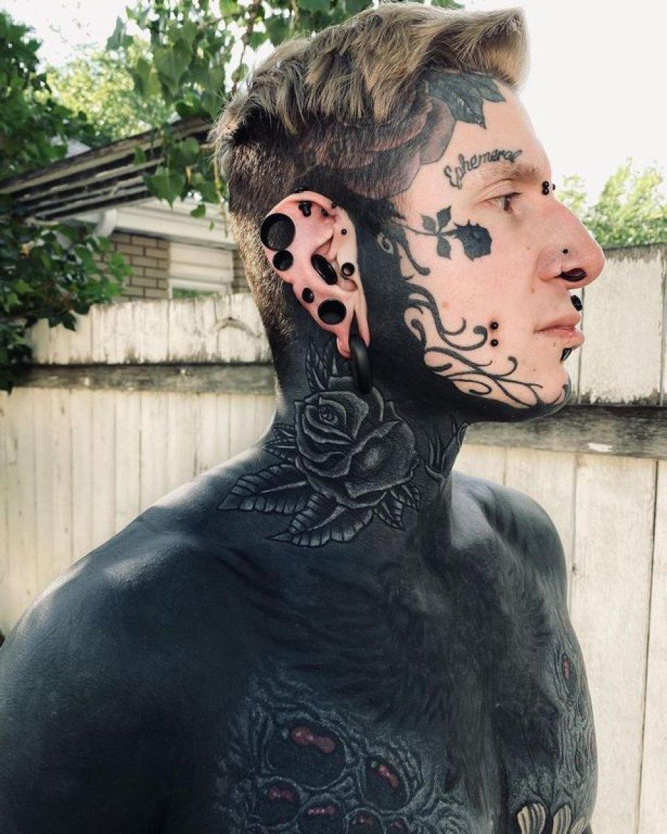 Kanadalı Remy, 13 yıldır dövme yaptırıyor