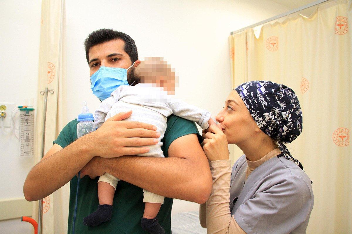 Manisa'da babası tarafından hastaneye bırakılan bebek, annesine teslim edildi