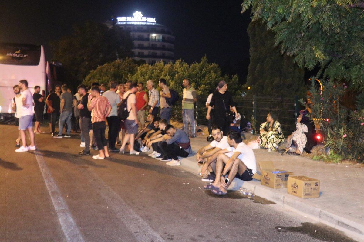 Antalya'da tur otobüsü yolcu otobüsüne çarptı: 2'si ağır 25 yaralı