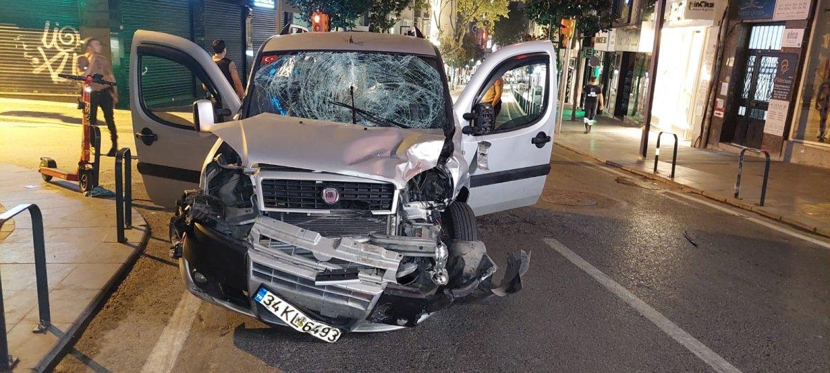 Şişli'de aracın çarptığı motosikletli havaya uçtu