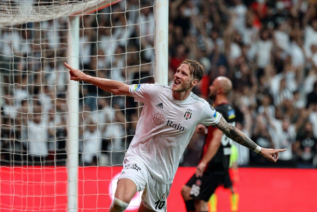 Beşiktaş evinde Fatih Karagümrük'ü rahat yendi