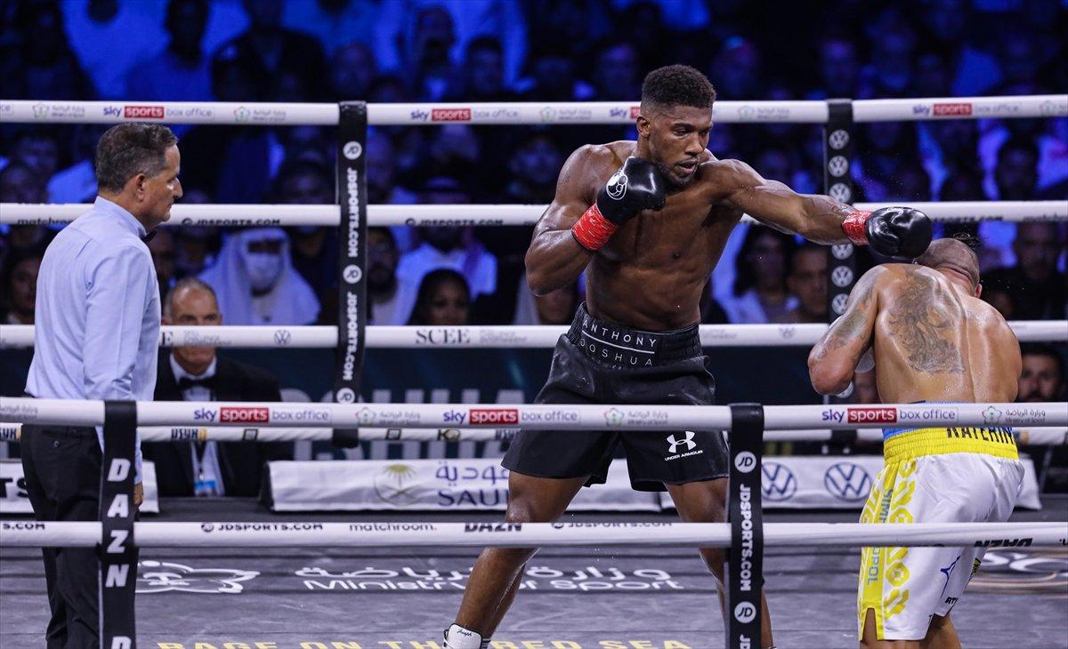 Dünya ağır sıklet boks ünvan maçında Usyk, Joshua'yı yendi