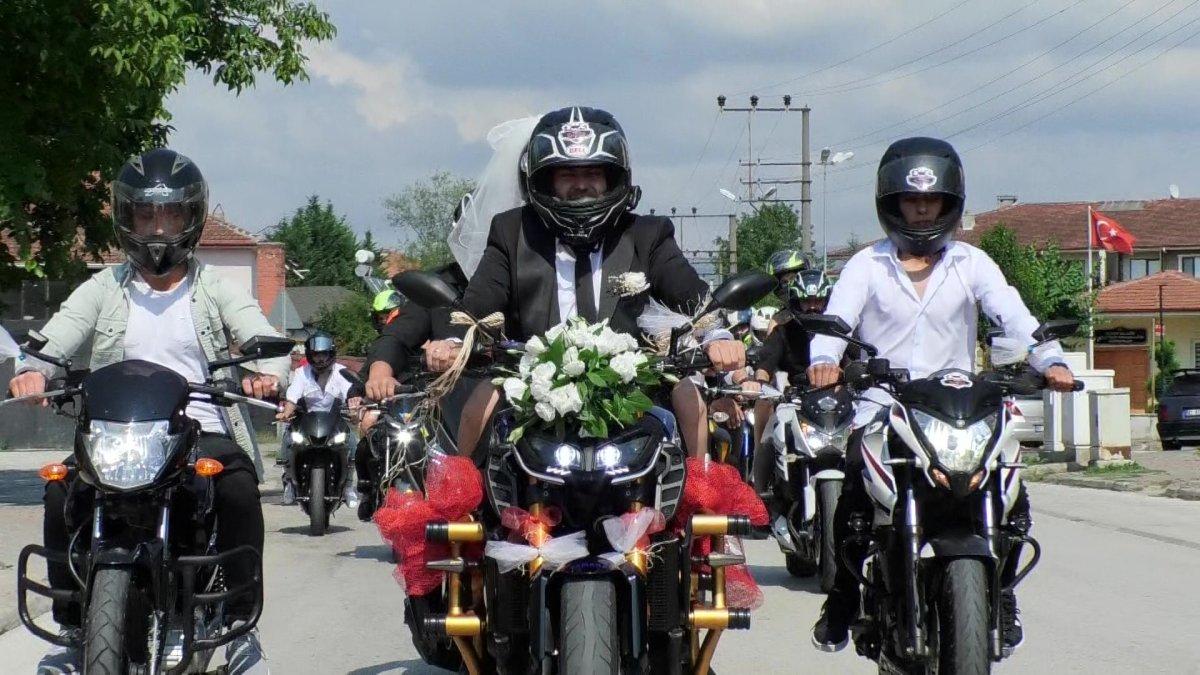 Düzce'de motorsikletli düğün konvoyu