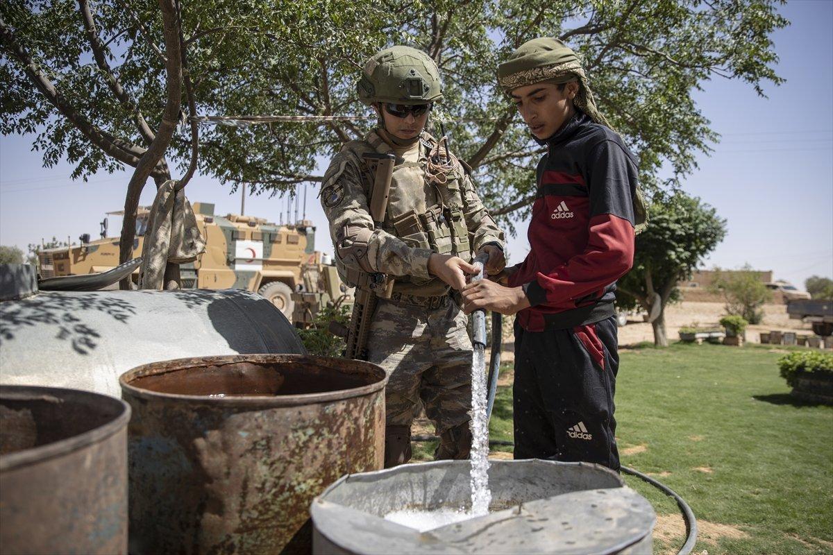 Kahraman Mehmetçik'ten Barış Pınarı bölgesine insani yardım faaliyetleri