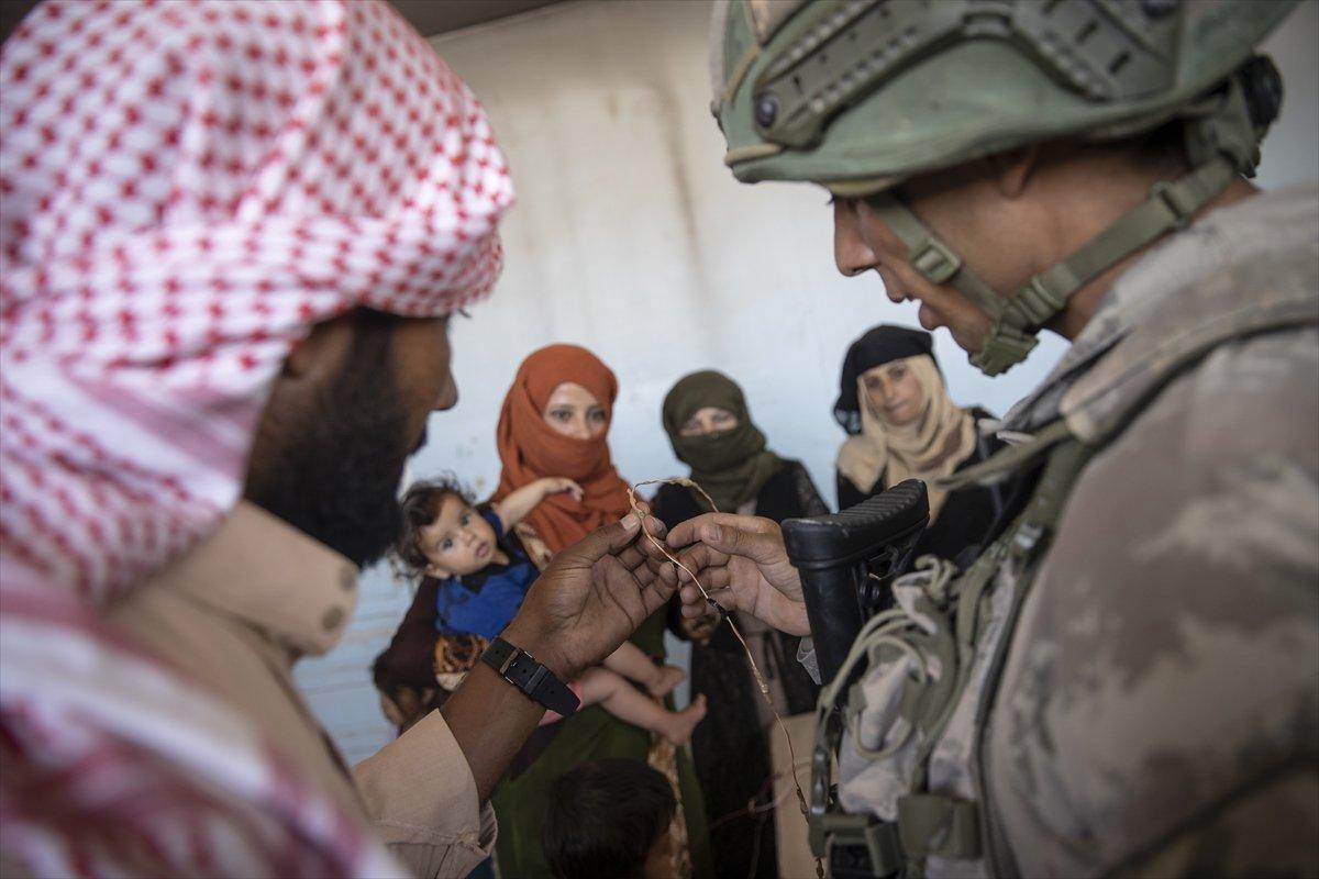 Kahraman Mehmetçik'ten Barış Pınarı bölgesine insani yardım faaliyetleri