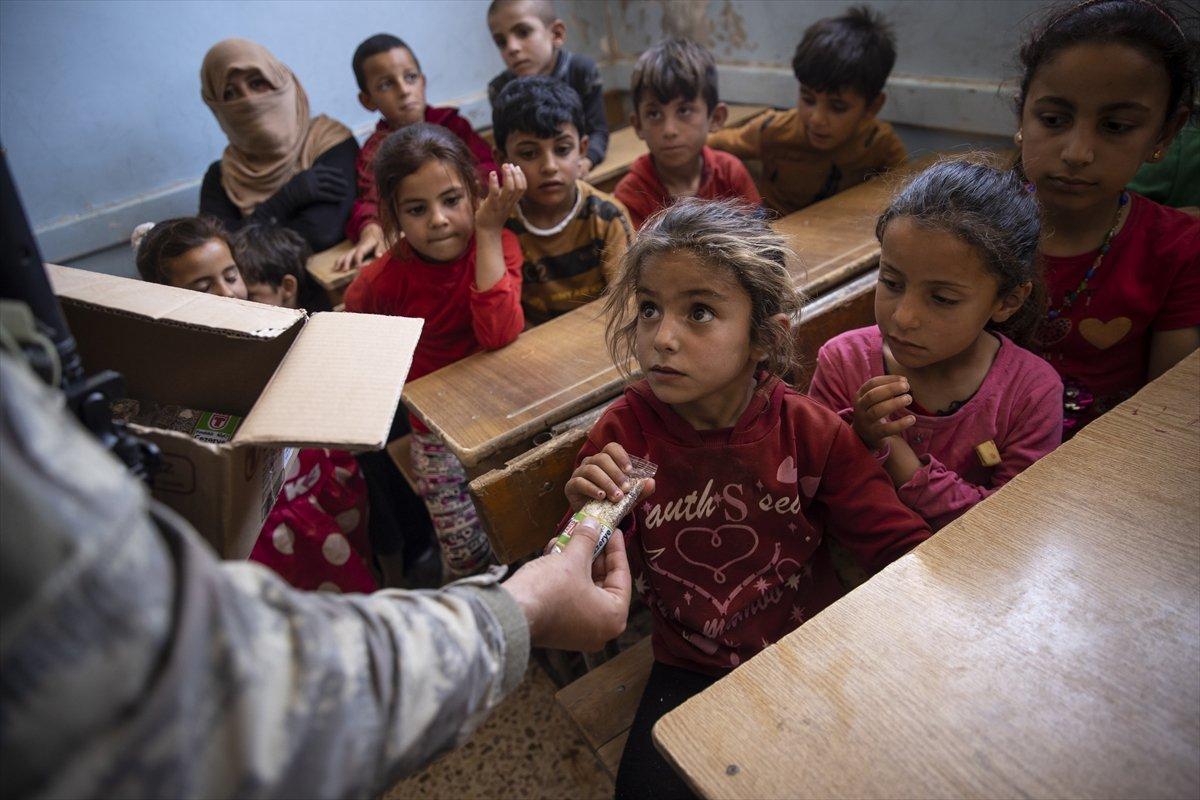 Kahraman Mehmetçik'ten Barış Pınarı bölgesine insani yardım faaliyetleri