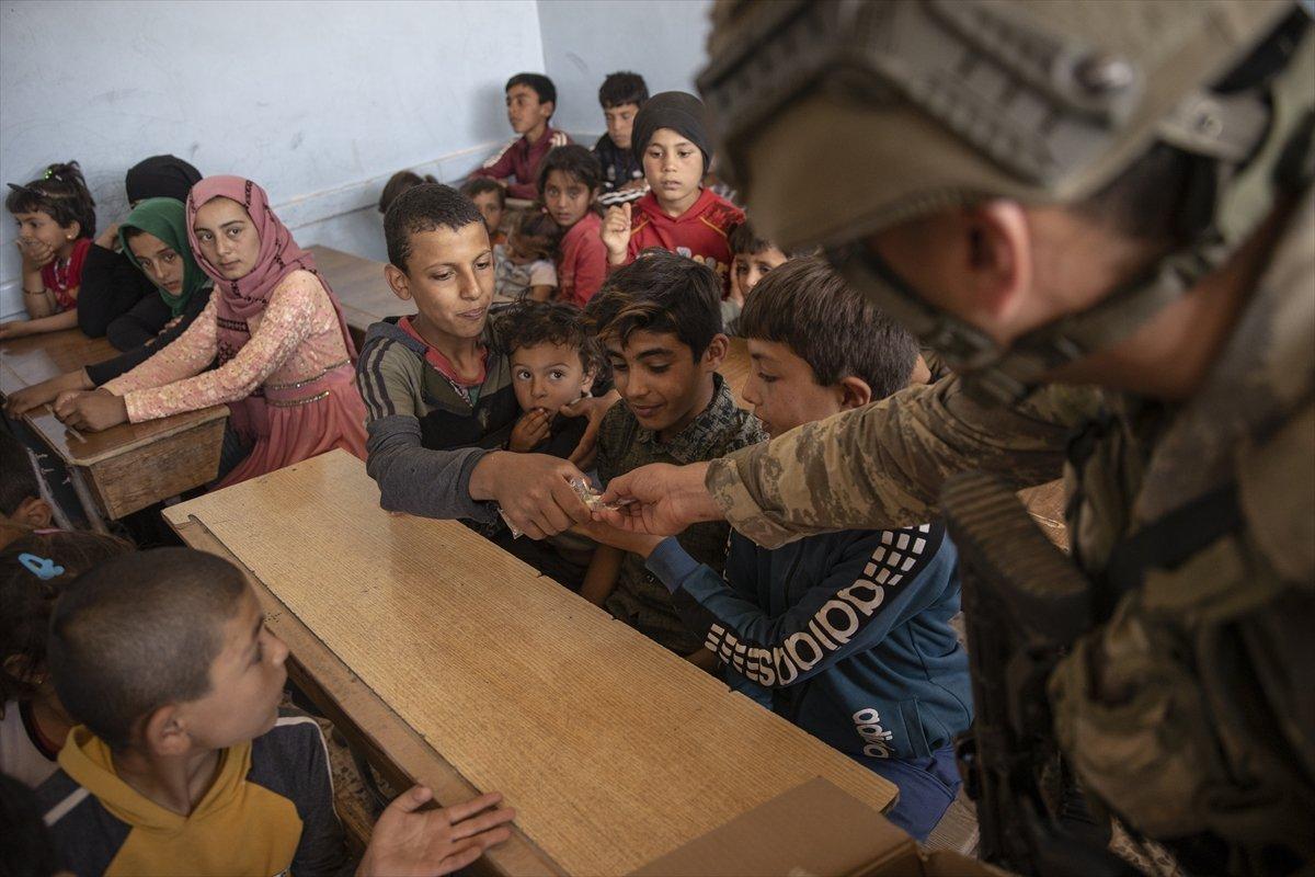 Kahraman Mehmetçik'ten Barış Pınarı bölgesine insani yardım faaliyetleri