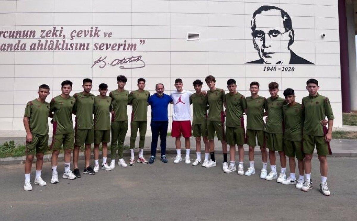 Ahmetcan Kaplan, altyapıdaki gençlerle vedalaştı