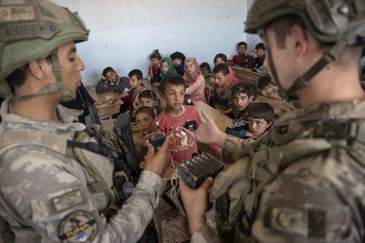 Kahraman Mehmetçik'ten Barış Pınarı bölgesine insani yardım faaliyetleri