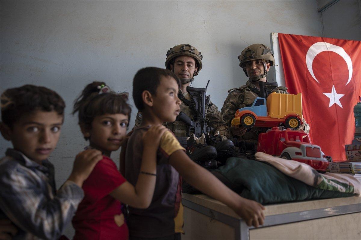 Kahraman Mehmetçik'ten Barış Pınarı bölgesine insani yardım faaliyetleri