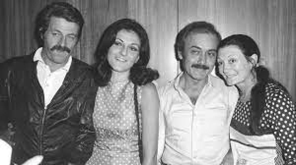 Müşfik Kenter kimdir