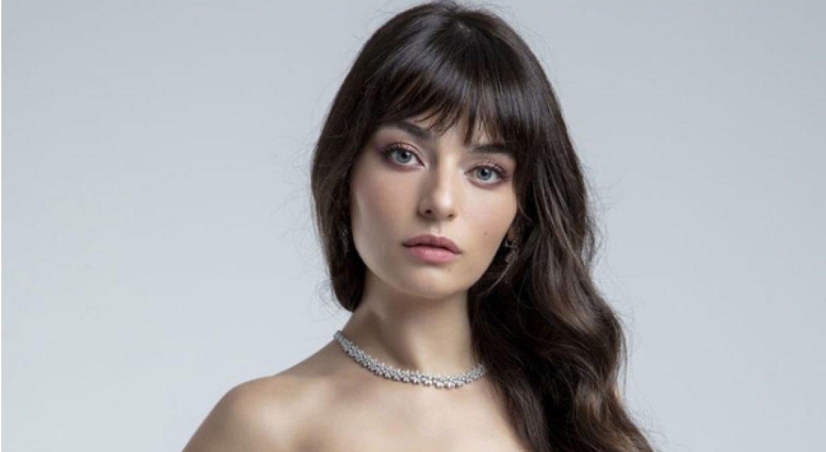 Ayça Ayşin Turan, makyajsız