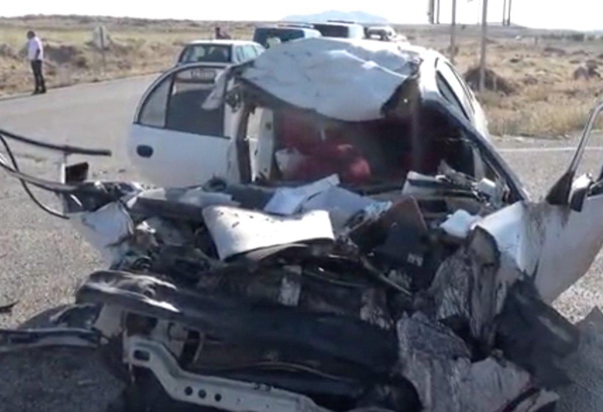 Aksaray'da düğün alışverişinden dönen çifti kaza ayırdı