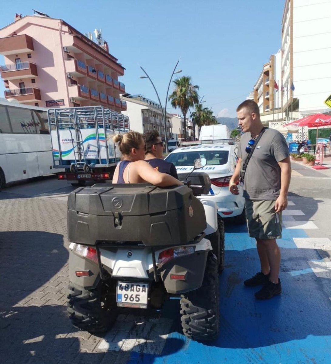 Muğla'da şehir merkezinde drift atan turistler kamerada