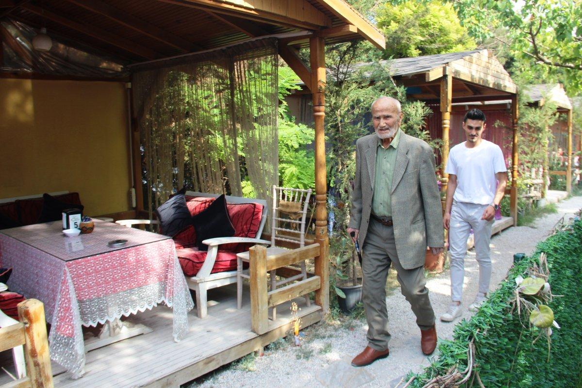 Konya'da 100 yıl boyunca doğum gününü kutlamayan adama yeni yaş sürprizi